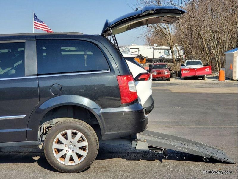 2015 Chrysler Town & Country TouringImage 15