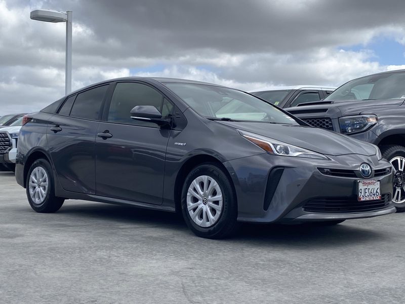 Used 2020 Toyota Prius LEImage 2