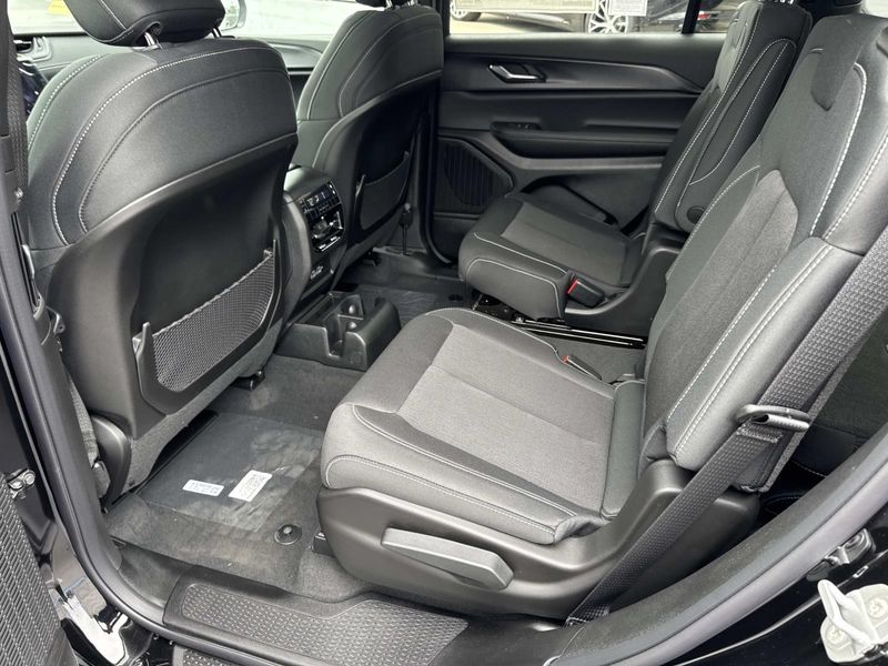 New 2026 Jeep Grand Cherokee L Laredo 4x2