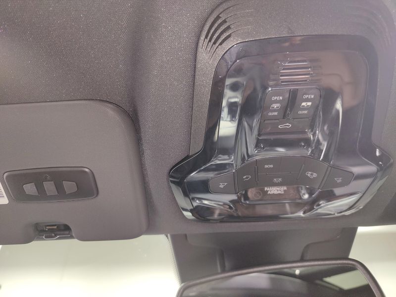 2024 Alfa Romeo Stelvio Ti AWD w/Sunroof/NavImage 25