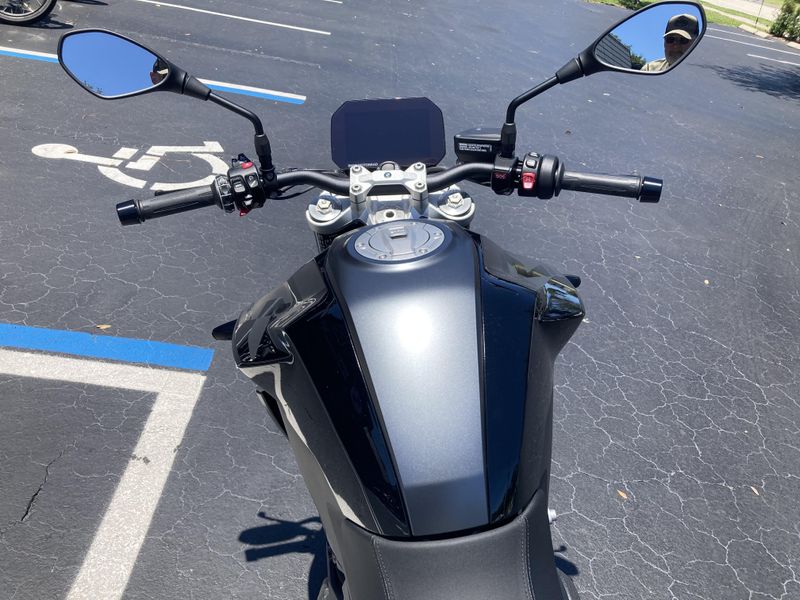 2025 BMW F 900 R