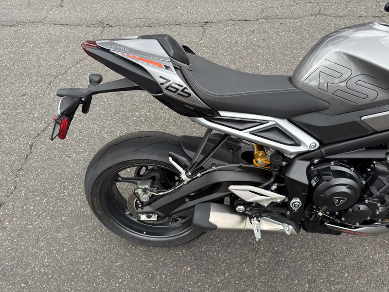 2025 Triumph Street Triple 765 RS - SILVER ICE 