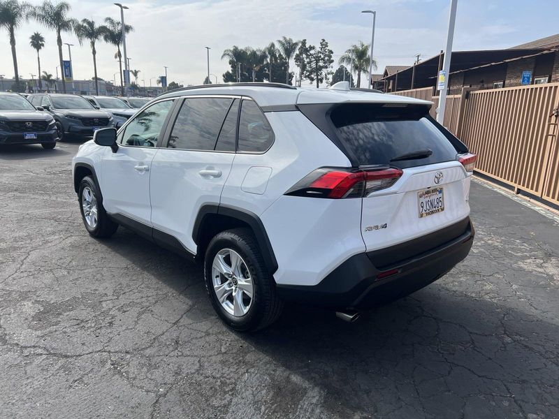 2021 Toyota RAV4 XLEImage 2