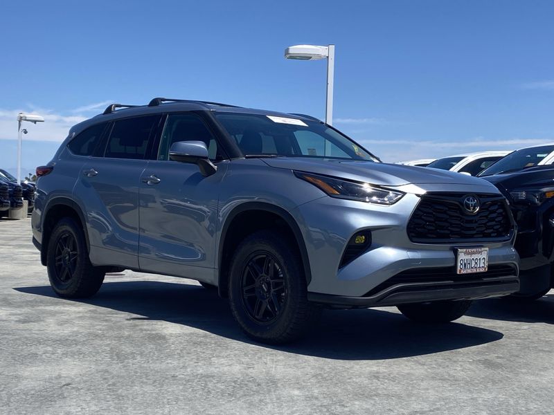 Used 2021 Toyota Highlander XLEImage 2