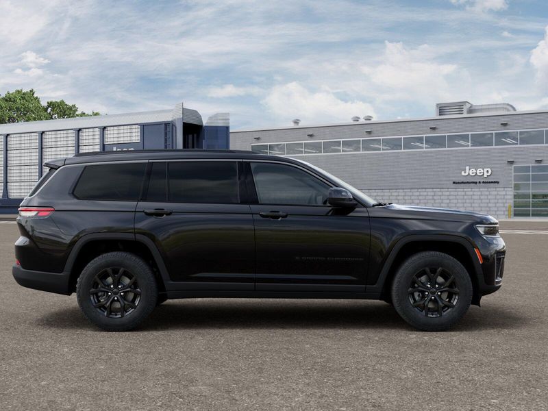 New 2026 Jeep Grand Cherokee L Laredo Altitude 4x4