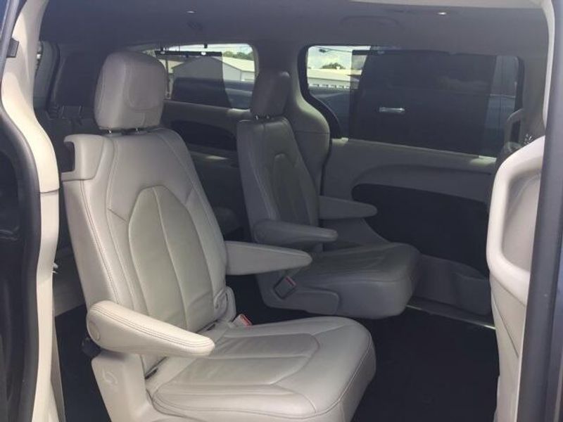 2021 Chrysler Pacifica Touring LImage 15