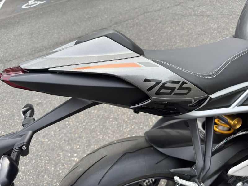 2025 Triumph Street Triple 765 RS - SILVER ICE 