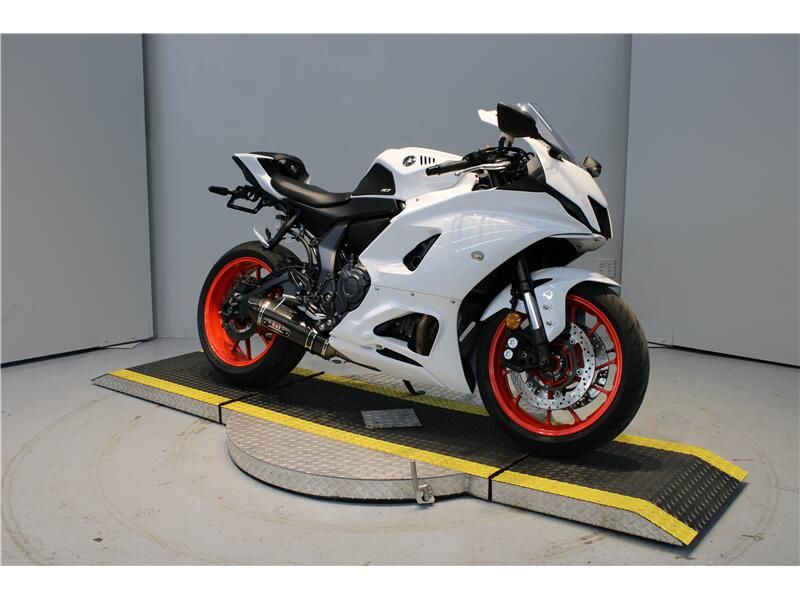 Used 2023 Yamaha YZF-R7 Image 4