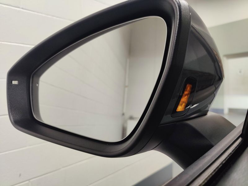 Used 2024 Volkswagen ID.4 S w/Glass RoofImage 8