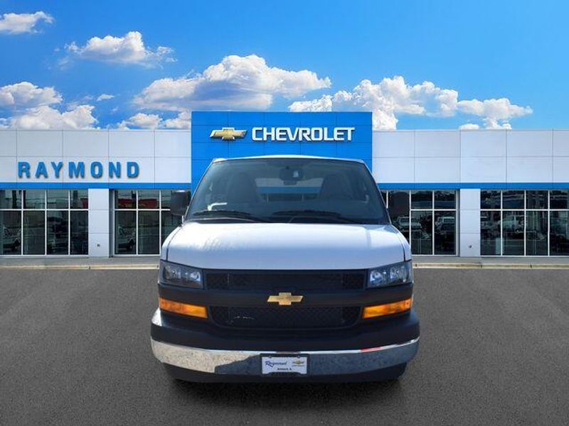 New 2026 Chevrolet Express 3500 Work VanImage 9