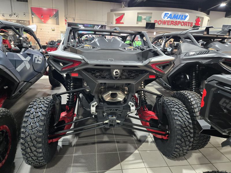 2025 Can-Am MAVERICK R MAX 999T DCT CATALYST GREY AND LEGION REDImage 5