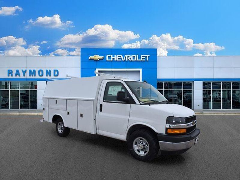 New 2025 Chevrolet Express 3500 Work VanImage 1