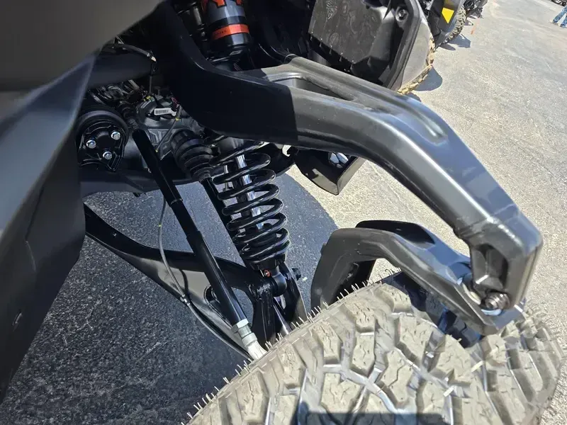 2025 Can-Am MAVERICK R MAX X RS 999T DCT TRIPLE BLACK Image 18