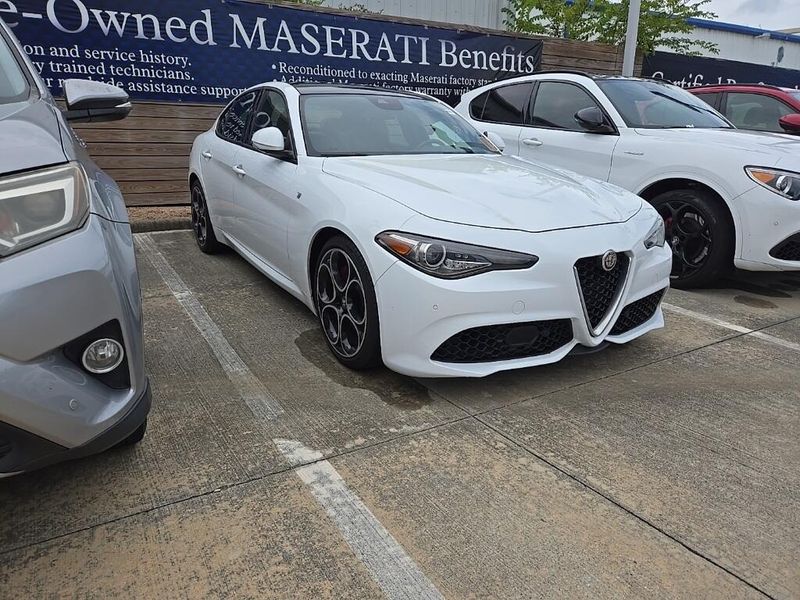 2022 Alfa Romeo Giulia TiImage 2