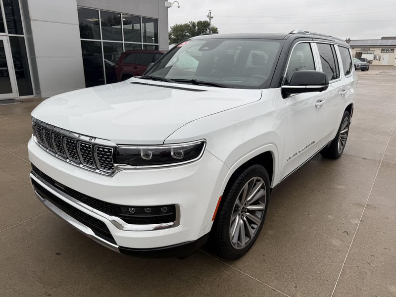 2025 Jeep Grand Wagoneer Image 38