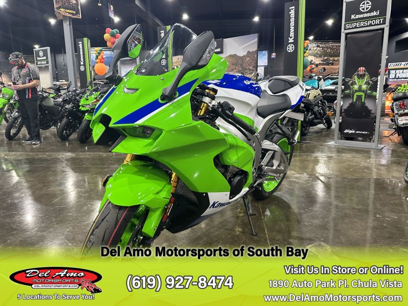 2024 Kawasaki ZX1002LRFBL-GN2  in a LIME GREEN/PEARL CRYSTAL WHITE/BLUE exterior color. Del Amo Motorsports of South Bay (619) 547-1937 delamomotorsports.com 