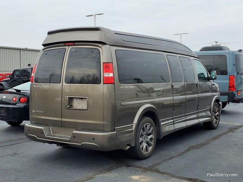 2023 Chevrolet Express Cargo Image 3