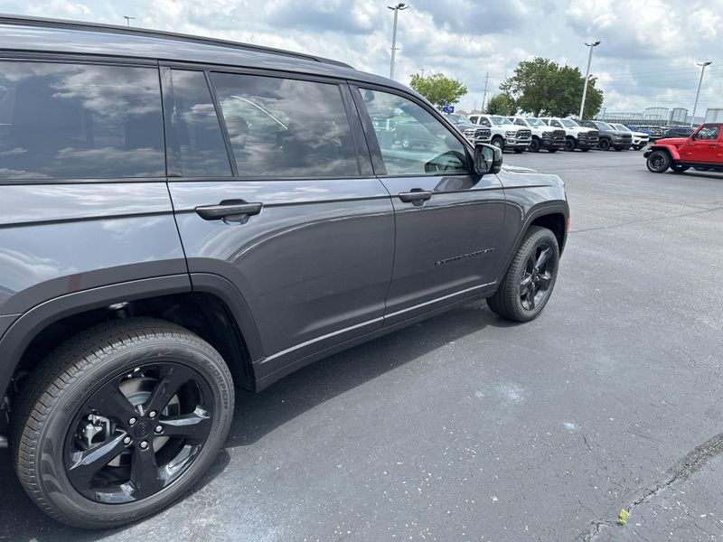 New 2025 Jeep Grand Cherokee L Limited 4x4Image 6