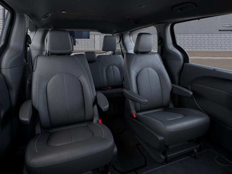 New 2026 Chrysler Pacifica SelectImage 15