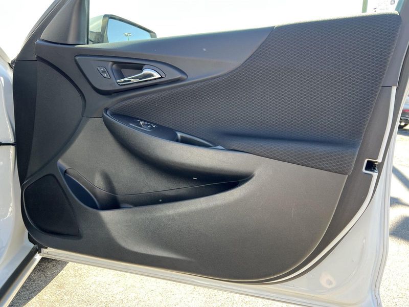 2023 Chevrolet Malibu 1LT photo 7