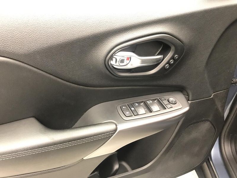 Used 2021 Jeep Cherokee LimitedImage 7