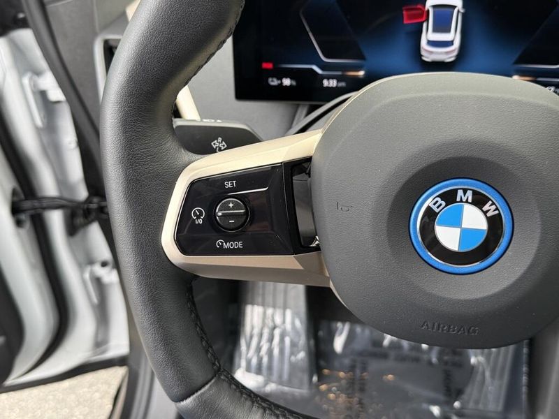 2025 BMW iX xDrive50Image 25