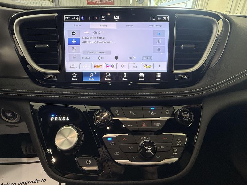 New 2026 Chrysler Pacifica SelectImage 29