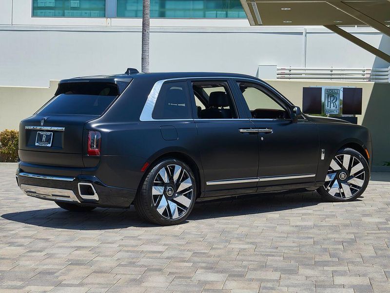 New 2027 Rolls-Royce Cullinan Image 2