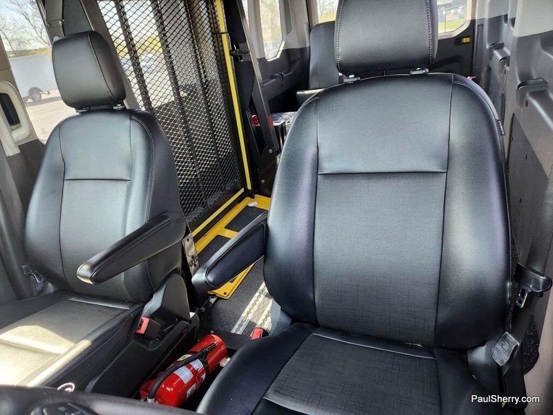 2022 Ford Transit Wagon XLImage 38