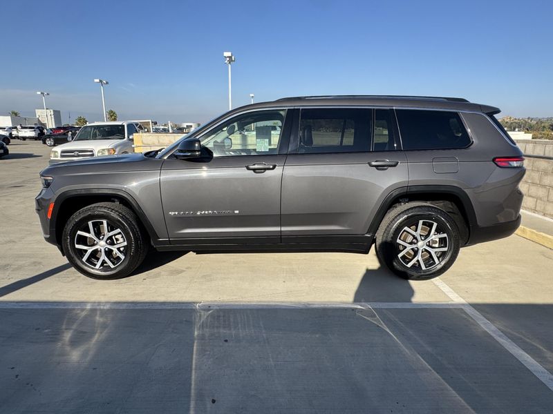 Used 2024 Jeep Grand Cherokee L LimitedImage 6