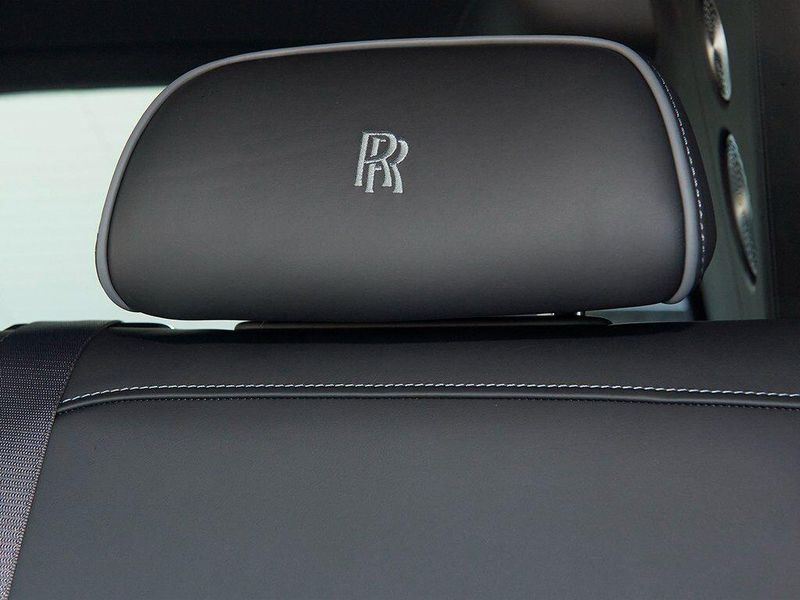 New 2026 Rolls-Royce Cullinan Black BadgeImage 21