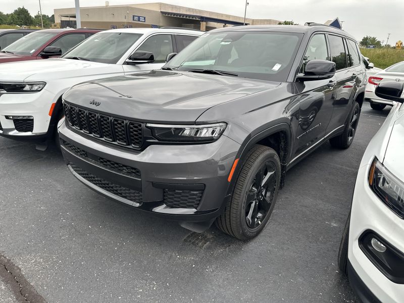 New 2025 Jeep Grand Cherokee L Altitude X 4x4Image 1