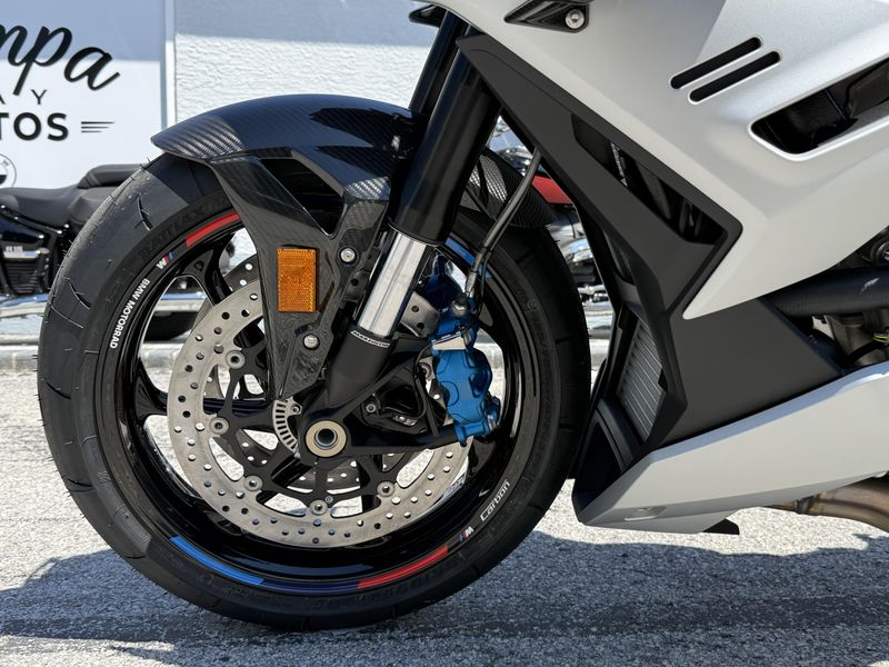 2026 BMW M 1000 R