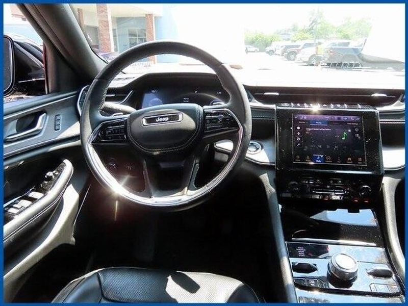 Used 2022 Jeep Grand Cherokee OverlandImage 11