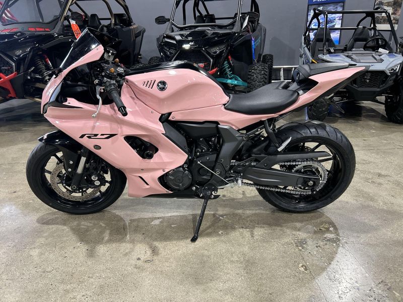 Used 2023 Yamaha YZF-R7 Image 12