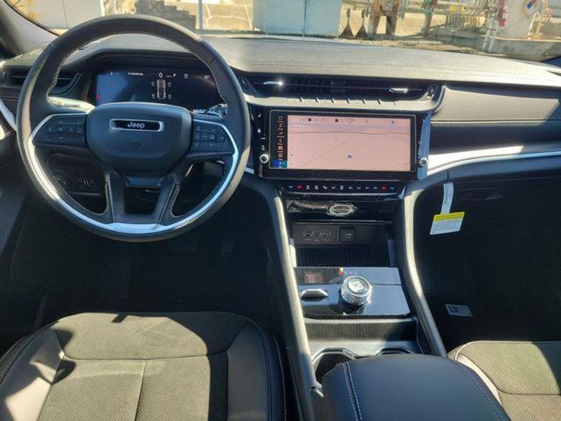 New 2026 Jeep Grand Cherokee Laredo Altitude 4x4