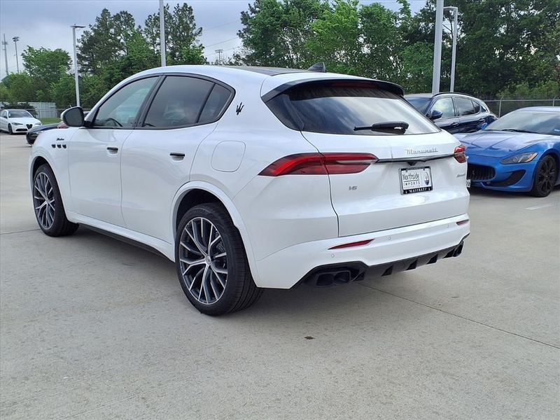 New 2026 Maserati Grecale ModenaImage 4