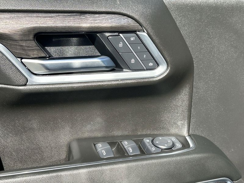 Used 2025 Chevrolet Silverado 1500 LTZImage 24
