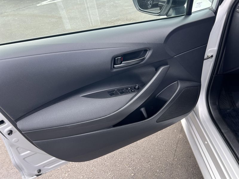Used 2022 Toyota Corolla LEImage 4