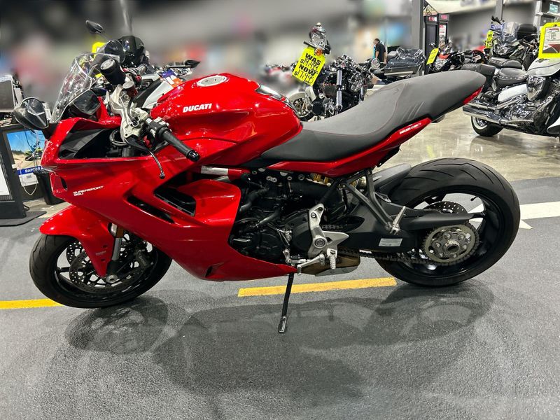 Used 2024 Ducati SUPERSPORT 950 Image 17
