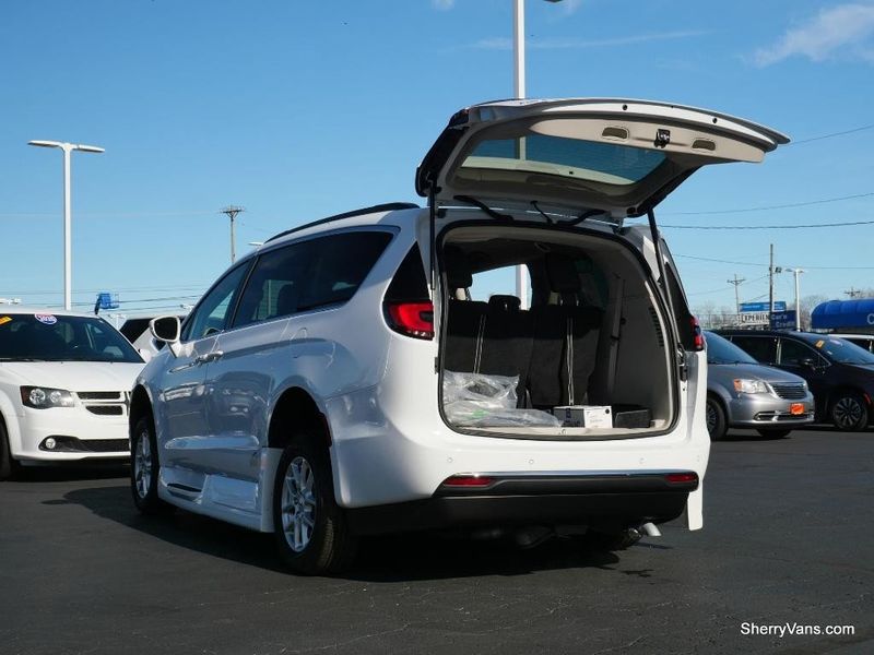 2022 Chrysler Pacifica Touring LImage 25