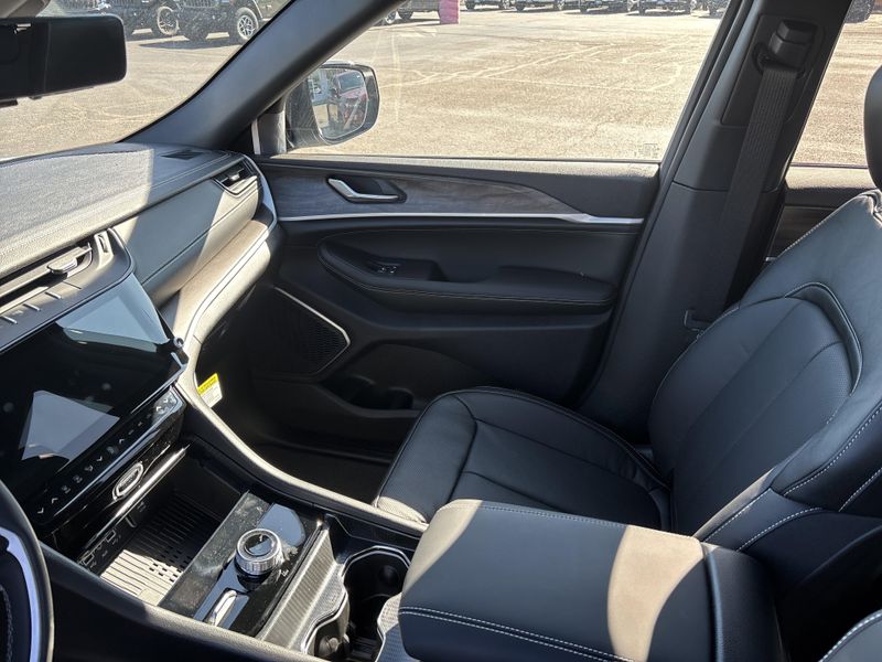 New 2026 Jeep Grand Cherokee Limited Reserve 4x4Image 28