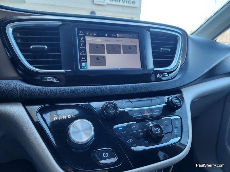2022 Chrysler Voyager LXImage 45