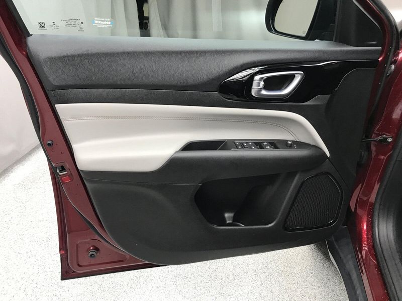 Used 2022 Jeep Compass LimitedImage 3