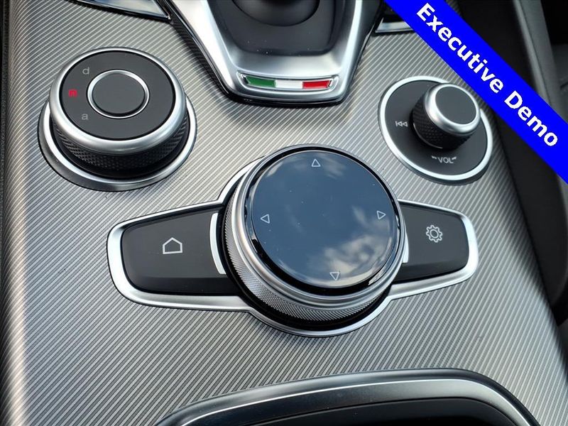 New 2025 Alfa Romeo Giulia AwdImage 23