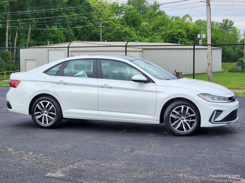 Used 2025 Volkswagen Jetta SE
