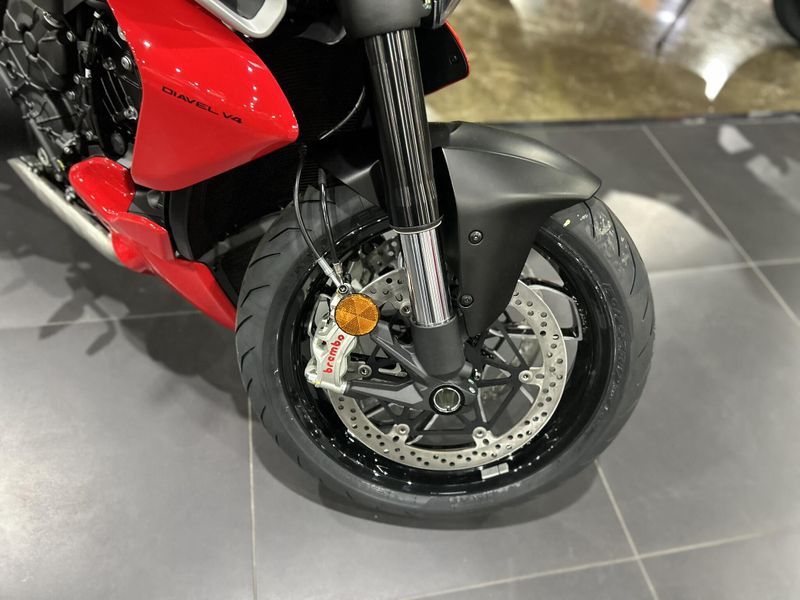 New 2025 Ducati DIAVEL V4 Image 11