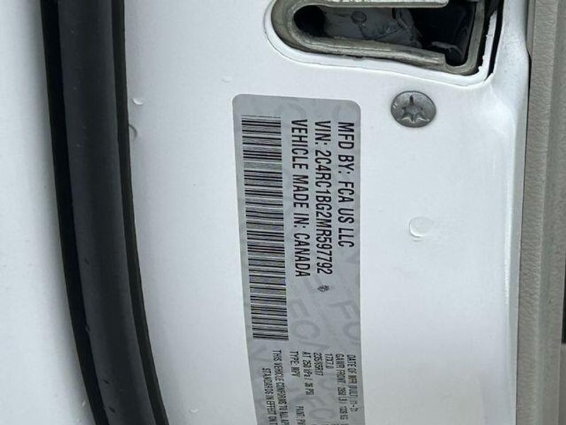 Used 2021 Chrysler Pacifica Touring LImage 8