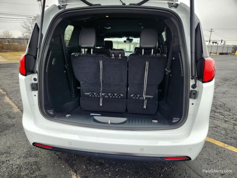 New 2026 Chrysler Voyager Lx