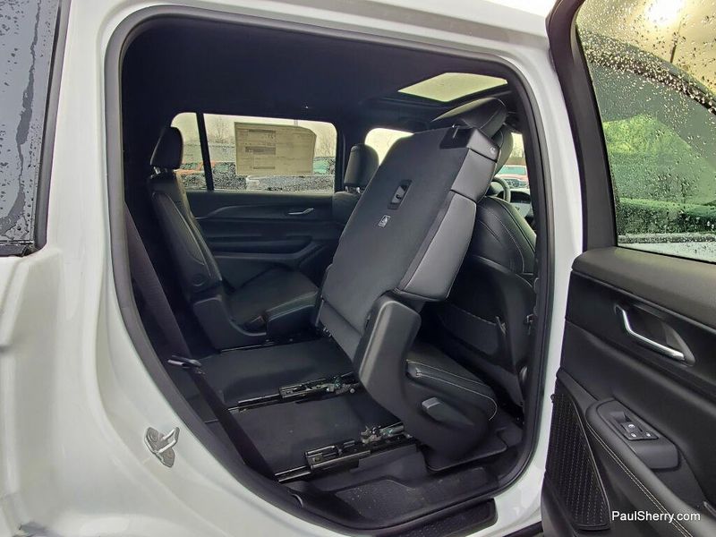 New 2025 Jeep Grand Cherokee L Altitude X 4x4